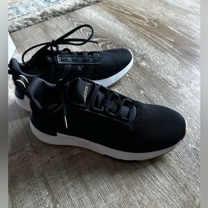 Brand new womens adidas racer TR21
